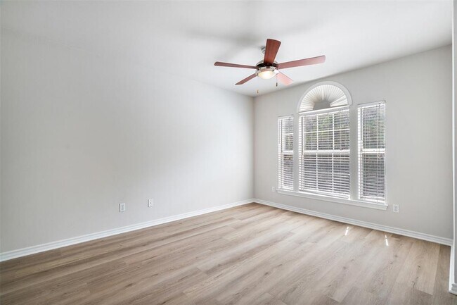 Building Photo - 6804 N Capital of Texas Hwy