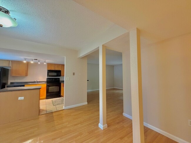 Building Photo - Modern 1/1 in Creeks Edge – First-Floor