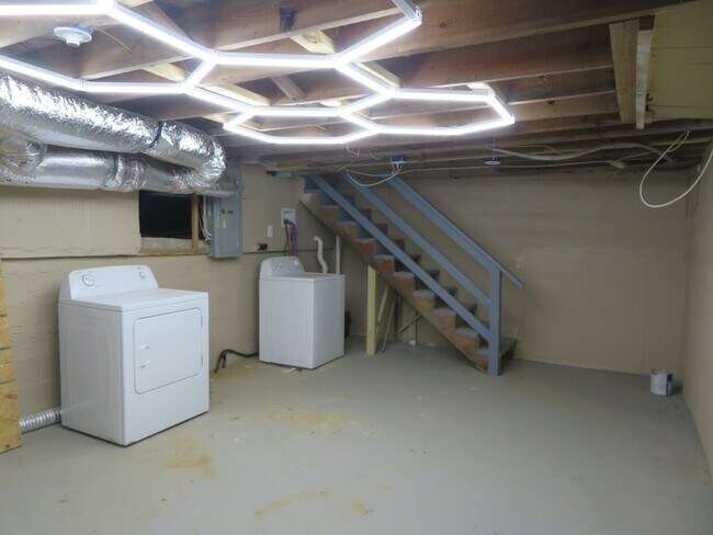 Building Photo - Newly renovated and updated home in Historic Petersburg.
