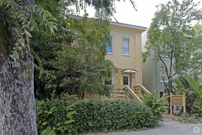 Building Photo - 1810 P St
