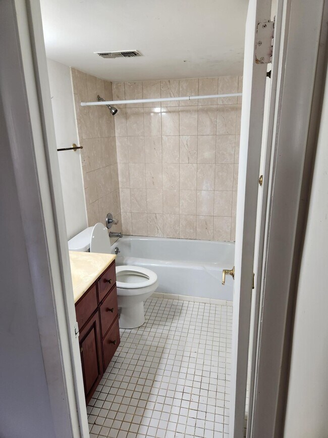 Building Photo - 2050 Oleander Blvd