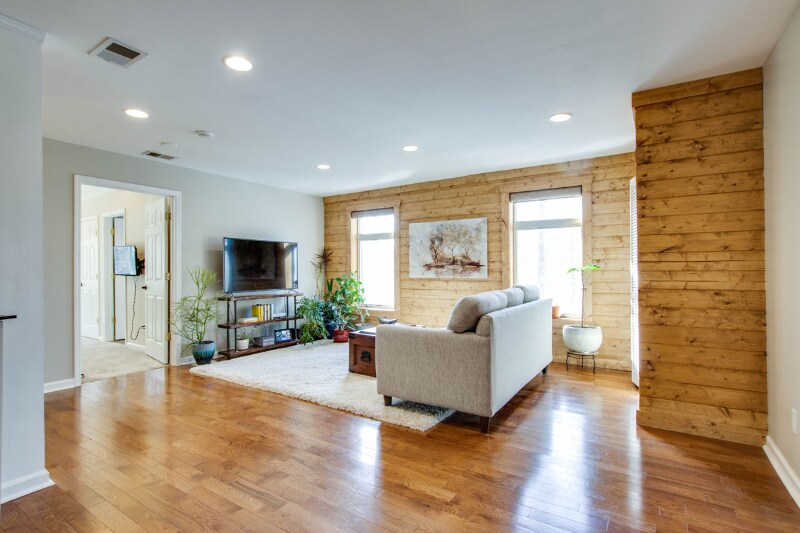 Building Photo - 1053 Tanger Ct