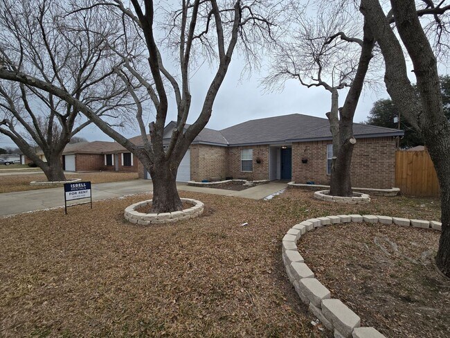 Building Photo - 1820 Fleetwood Dr