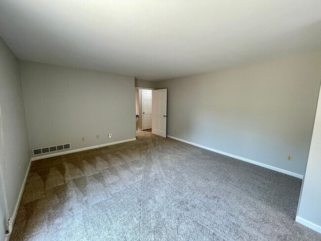 Building Photo - Beautifully Updated 3-Bed, 3-Bath Townhome...