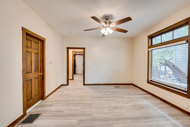 Building Photo - 451 Marion Ave