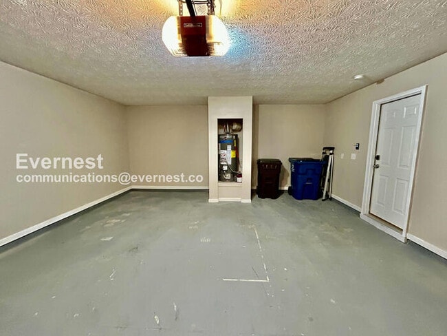 Building Photo - 2250 Winthrope Way Dr