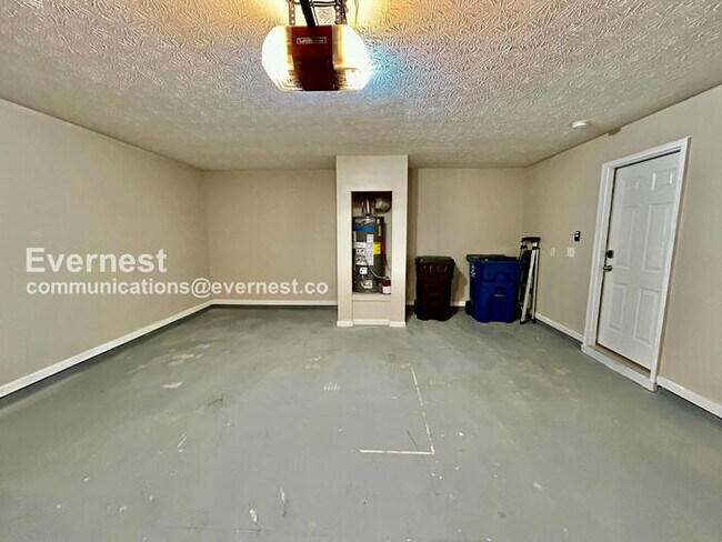 Building Photo - Limited Time Special Offer / 4 Bed, 2.5 Bath Home with Garage / Pet-Friendly / Vouchers Accepted ...