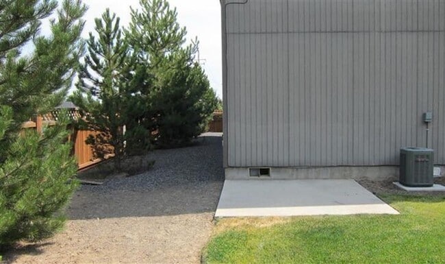 Building Photo - 61385 Sally Ln