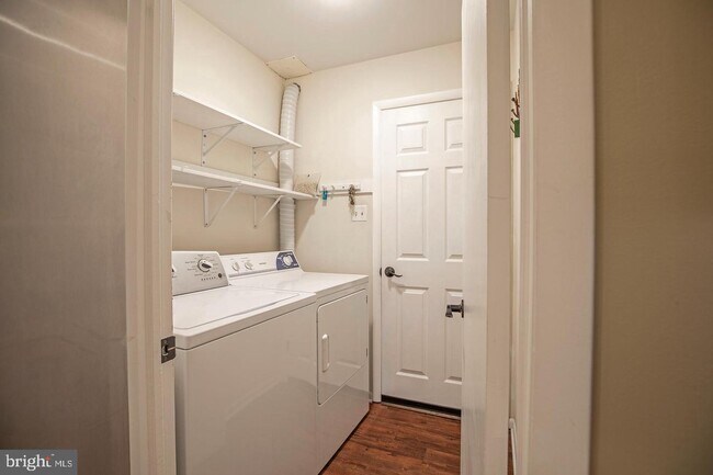 Building Photo - 502 Portsmouth Ct