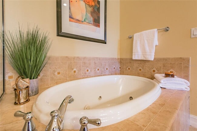 Building Photo - 13920 Clubhouse Dr