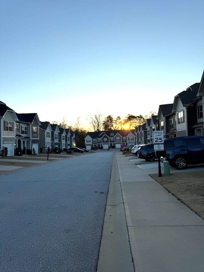 Building Photo - Charming 3-Bed, 2.5-Bath - Energy-Efficient Townhome in Simpsonville.  Discover your dream home i...