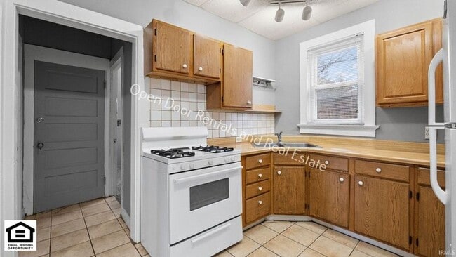 Building Photo - 412 Archer Ave