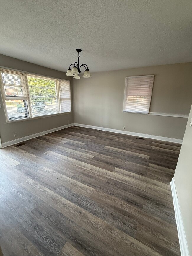 Building Photo - 906 Sanborn St