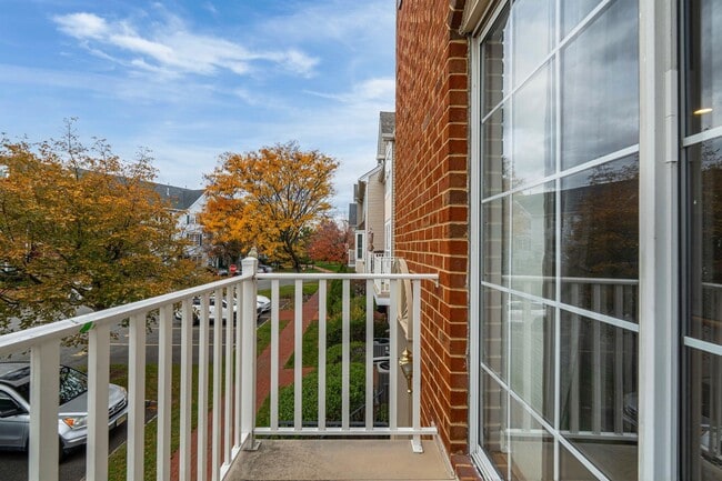 Building Photo - 144 Cherry St