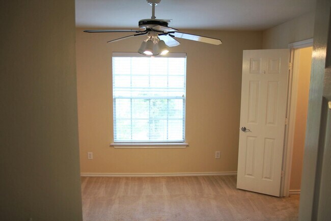 Building Photo - 142 N Camellia Grove Cir