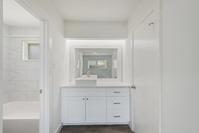 Building Photo - 1703 Millbury Dr