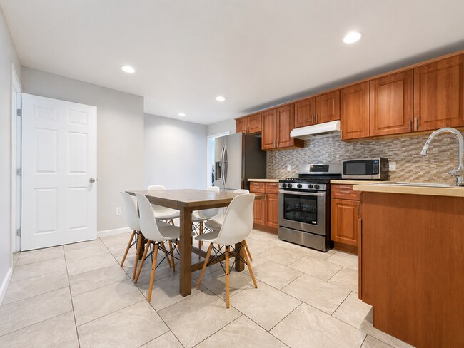 Building Photo - 2818 Normandie Ave
