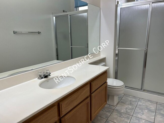 Building Photo - 3210 Lantana Ct