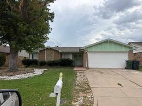 Building Photo - 934 Flagstone Dr