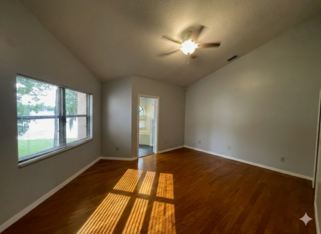 Building Photo - Spacious & Bright Lakeside with Private Ba...