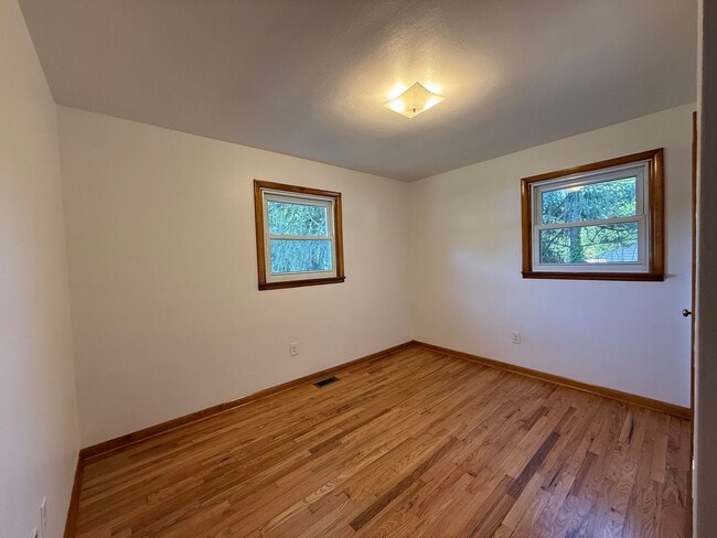 Building Photo - Three Bedroom Ranch