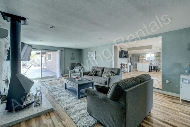 Building Photo - FURNISHED RENOVATED HOME