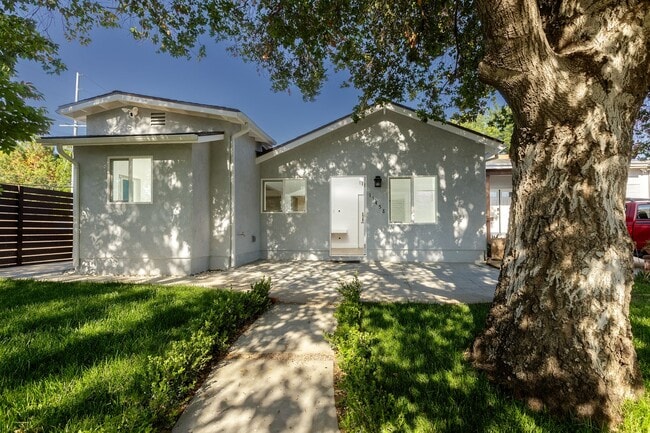Building Photo - Chic 2BD/1BA ADU in Beautiful Granada Hills