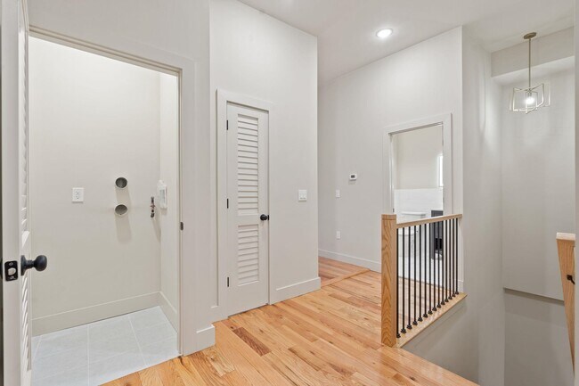 Building Photo - 150 West Side Ave