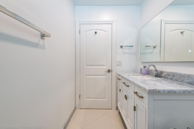 Building Photo - 1510 SE 14th Ct