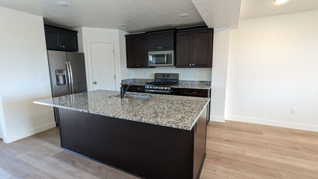 Building Photo - Beautiful 3 Bedroom Townhome in Cedar City...