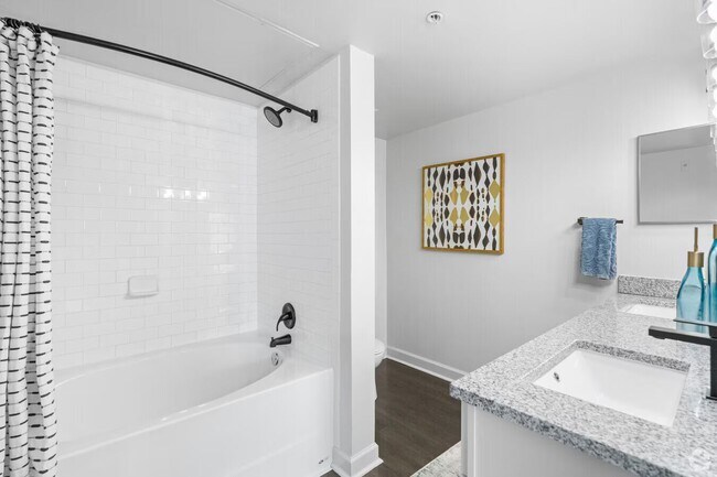 Building Photo - Step Into Stylish Comfort