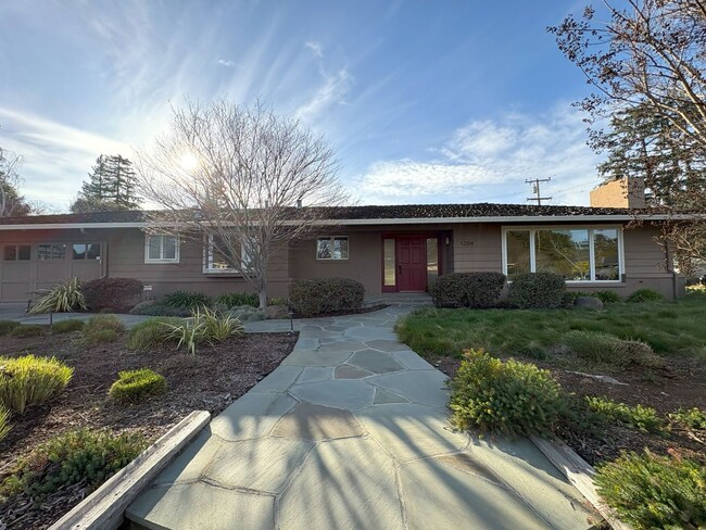 Primary Photo - Charming Single-Family Home in South Los A...