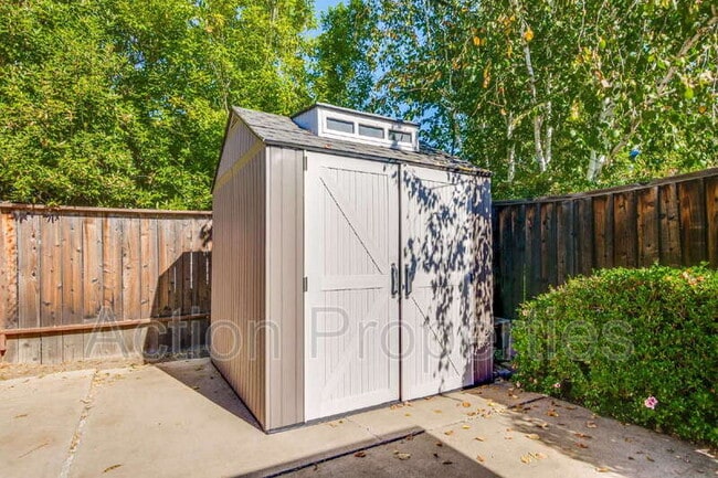 Building Photo - 1034 Tulane Dr