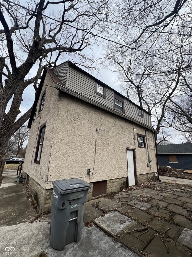 Building Photo - 2821 E 13th St