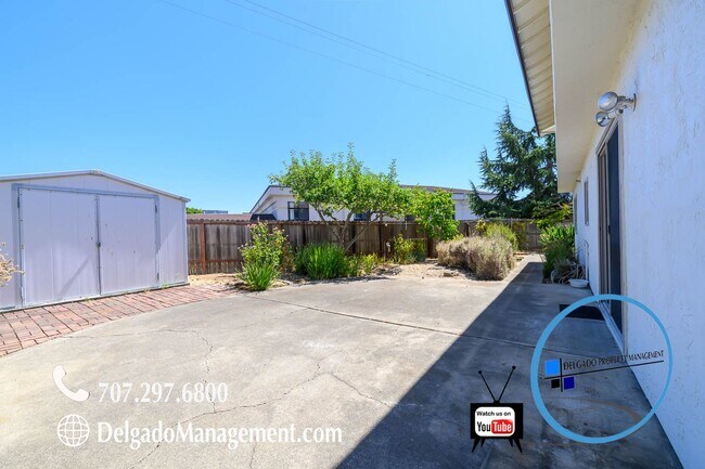 Building Photo - 1409 Plaza De Oro