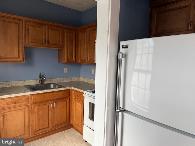 Building Photo - 3 S Church St