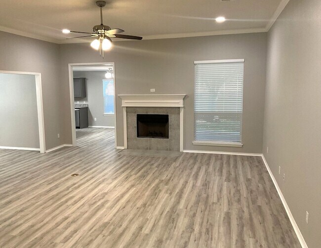 Building Photo - 708 Ridgehill Dr