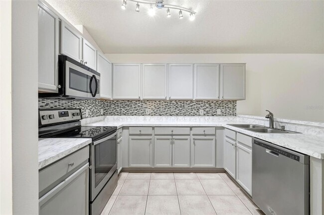 Building Photo - 13817 Valleybrooke Ln