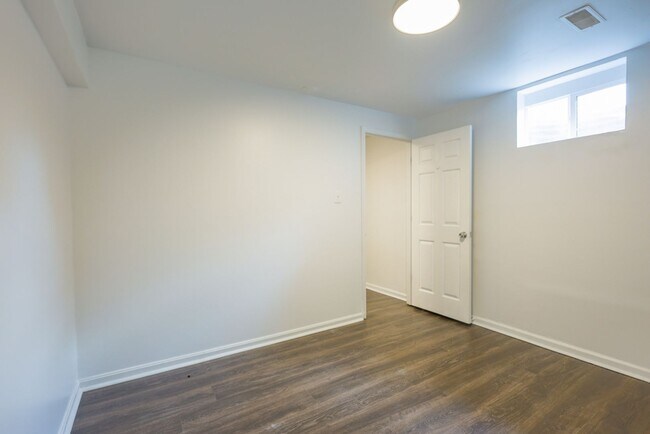 Building Photo - Amazing 3 BR/1.5 BA Townhome in Landover!