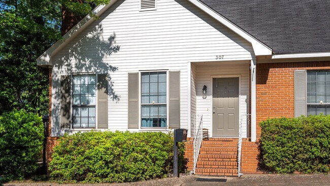 Building Photo - Woodshire Duplexes & Townhomes