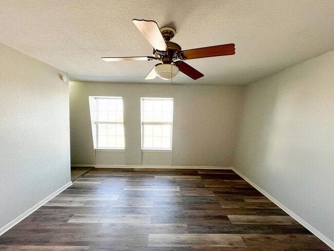 Building Photo - 2302 Wales Cir