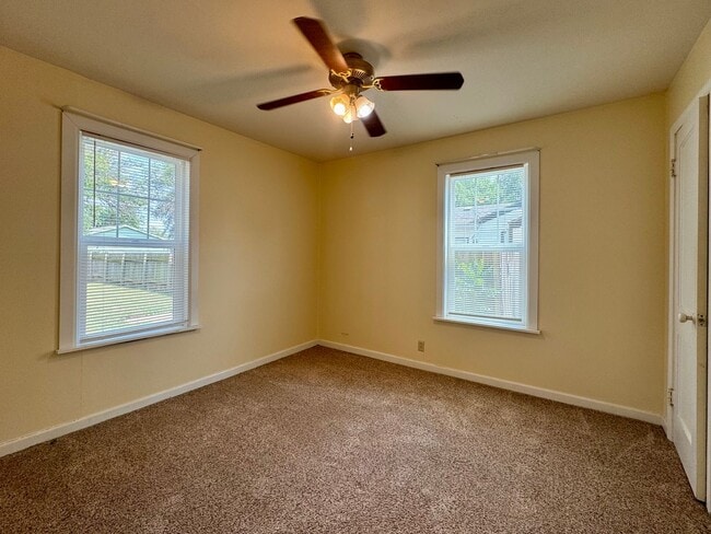 Building Photo - 2 Bedroom Home in Haysville, KS