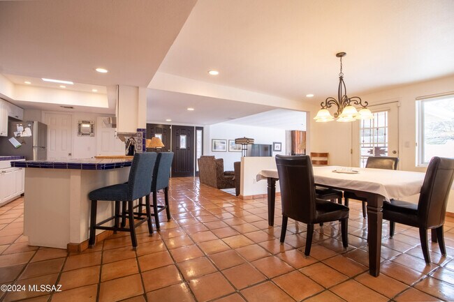 Building Photo - 3752 E Calle Guaymas