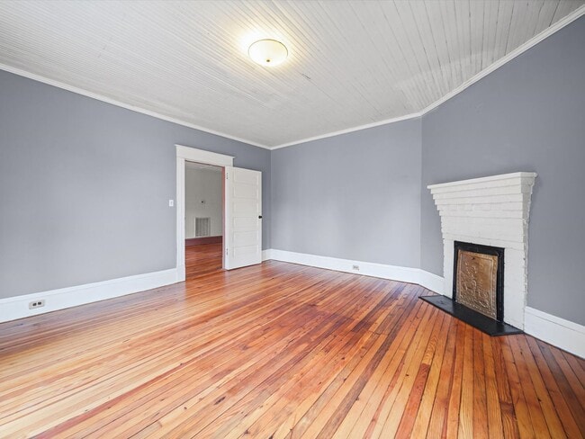 Building Photo - 4 Bedroom/2 Bath Home for Rent