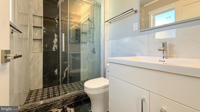 Building Photo - 10 Cedarbrook Dr