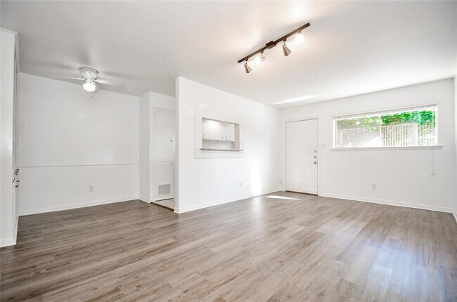 Primary Photo - 427 W 17th St