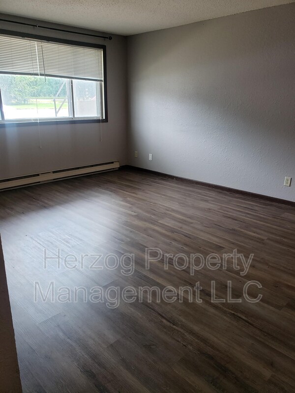 Building Photo - 304 Kenwood Dr