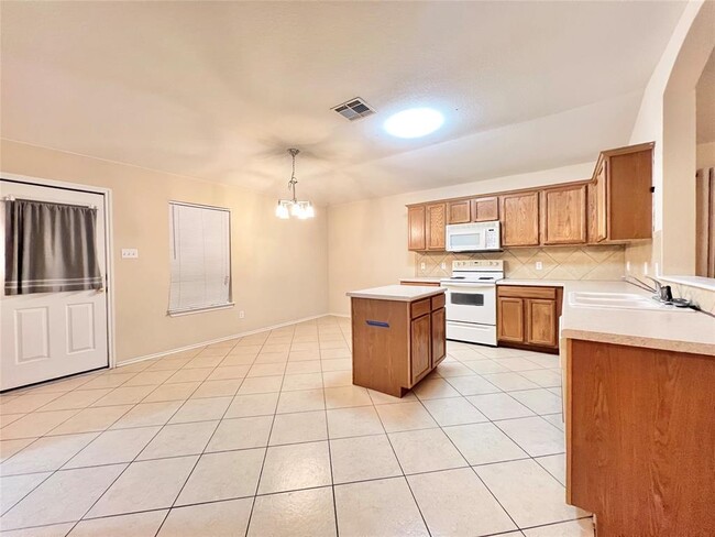 Building Photo - 222 Mossy Rock Dr