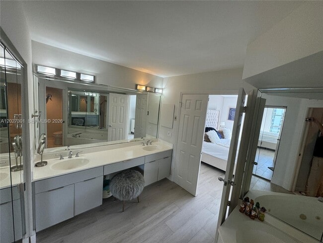 Building Photo - 3500 Mystic Pointe Dr