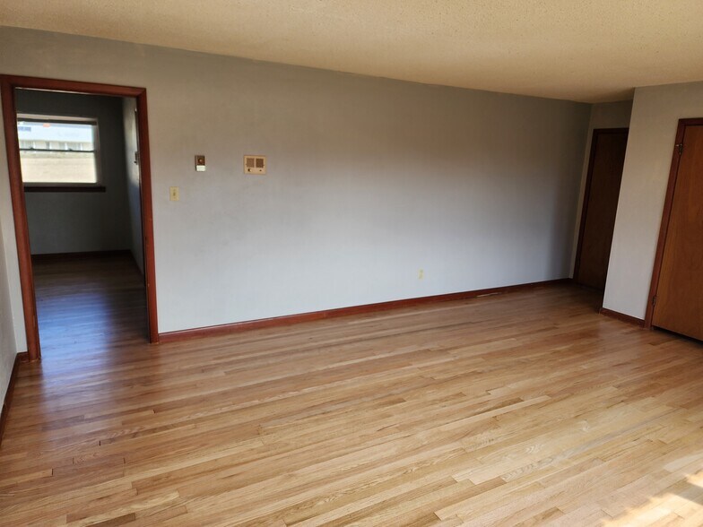 Building Photo - 6911 Hickory View Ln